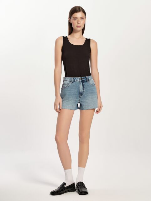 Джинсовые шорты с эффектом потёртостей и необработанным краем CON-755 - купить в интернет-магазине Conte