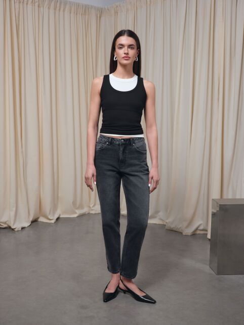 Чёрные джинсы mom с декоративными патами на талии СON-847 - купить в интернет-магазине Conte