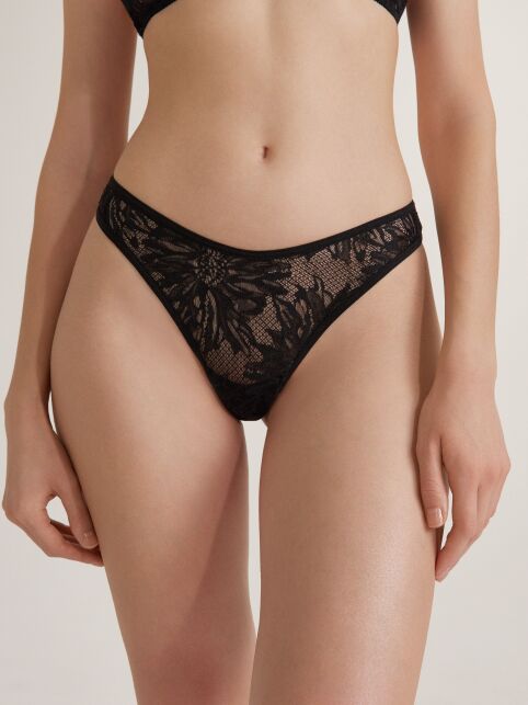 Трусы «бразилиана» из цветочного кружева MYSTERY GARDEN LBR 3114 - купить в интернет-магазине Conte