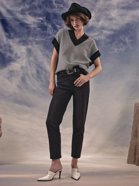 Черные джинсы mom с эффектом потертости из eco-friendly денима CON-662 - купить в интернет-магазине Conte