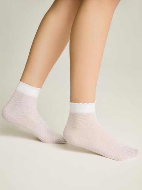 Тонкие носки с ажурным геометрическим рисунком JULIA - купить в интернет-магазине Conte