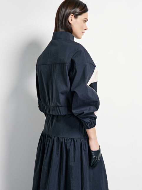 Бомбер классической длины со вставками на рукавах и воротником-стойкой LJ 3513 - купить в интернет-магазине Conte