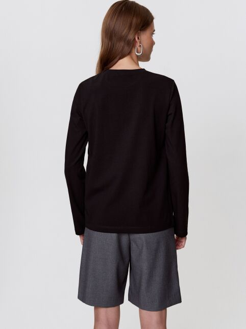 Лонгслив из хлопка с вышивкой «Office babe» LD 3297 Лонгслив из хлопка с вышивкой «Office babe» LD 3297 - купить в интернет-магазине Conte