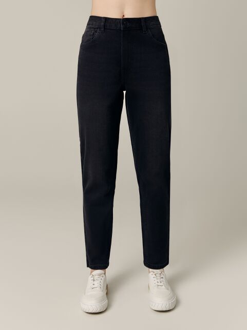 Черные джинсы mom с эффектом потертости из eco-friendly денима CON-662 - купить в интернет-магазине Conte