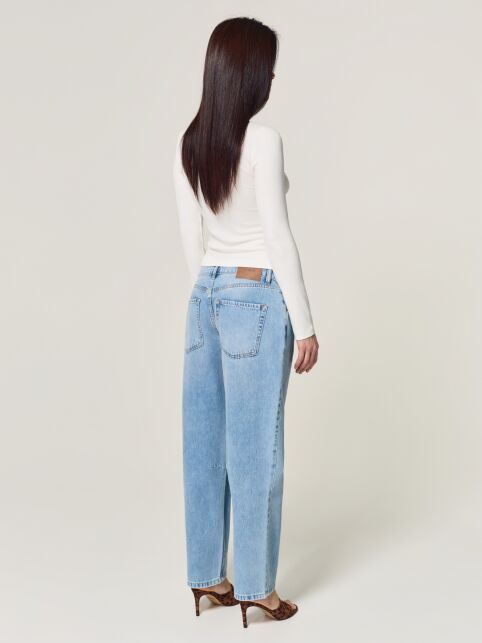 Синие джинсы relaxed mom с вытачками на коленях СON-856 - купить в интернет-магазине Conte