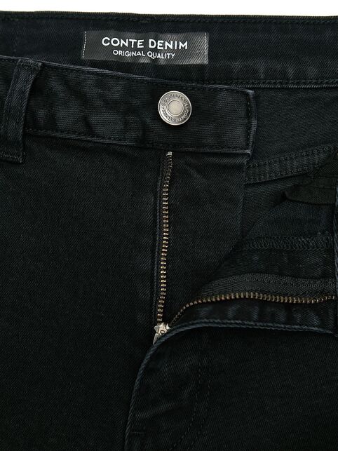 Чёрные джинсы relaxed mom с декоративной отстрочкой на задних карманах CON-844 - купить в интернет-магазине Conte