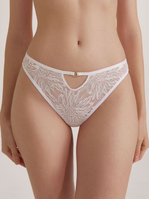 Трусы «бразилиана» из цветочного кружева с фигурным вырезом MYSTERY GARDEN LBR 3116 - купить в интернет-магазине Conte