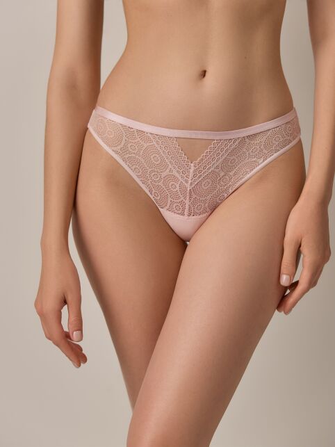 Трусы «бразилиана» из фактурного кружева с фигурным вырезом LACE TWIST LBR 1990 - купить в интернет-магазине Conte
