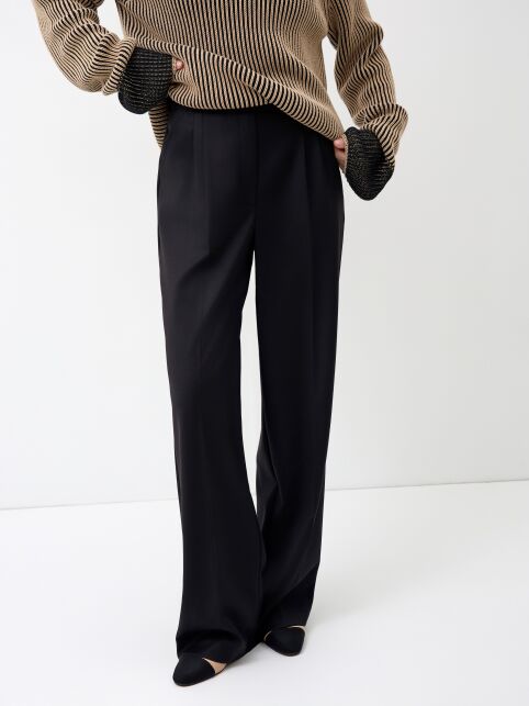 Брюки из костюмной ткани со складками по переду LBK 3257 - купить в интернет-магазине Conte