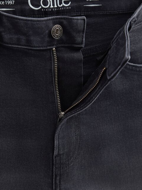 Черные джинсы mom с эффектом потертости и необработанным краем CON-661 - купить в интернет-магазине Conte