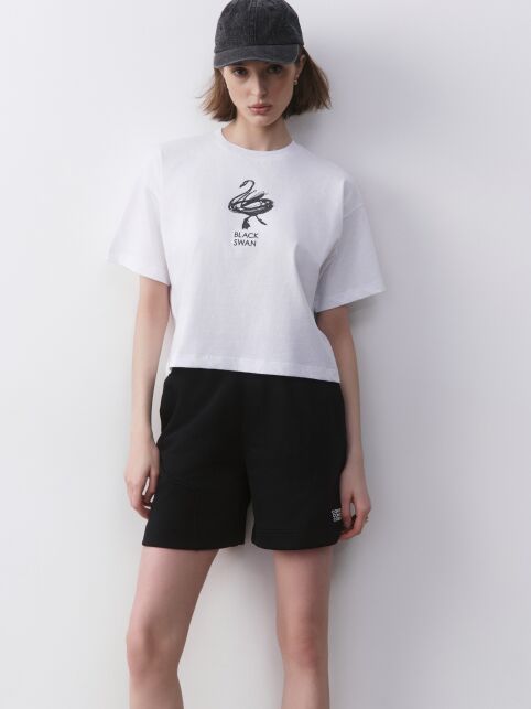 Свободная футболка из хлопка с рисунком «Black swan» LD 2675 - купить в интернет-магазине Conte