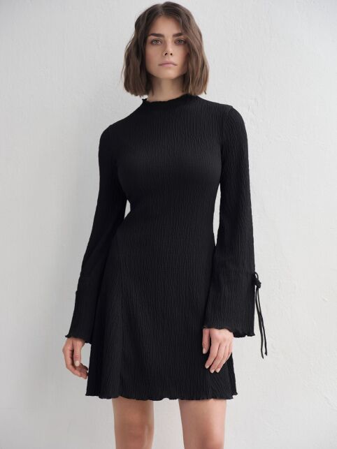 Платье с жатым эффектом и манжетами на завязке LPL 3238 Платье с жатым эффектом и манжетами на завязке LPL 3238 - купить в интернет-магазине Conte