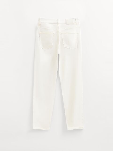 Джинсы mom в молочном оттенке с кокеткой CON-726 - купить в интернет-магазине Conte