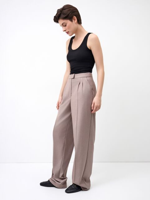 Брюки из костюмной ткани со складками по переду LBK 3257 - купить в интернет-магазине Conte