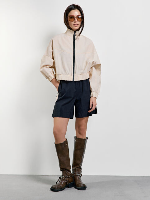 Фактурные шорты с контрастными вставками и разрезами LS 3516 - купить в интернет-магазине Conte