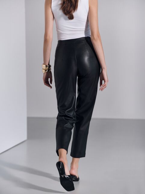 Брюки из экокожи с фигурными шлёвками LBK 2852 - купить в интернет-магазине Conte
