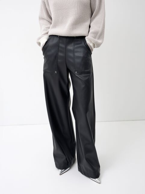 Брюки из экокожи с накладными карманами LBK 3281 - купить в интернет-магазине Conte