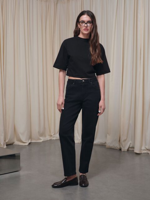 Чёрные джинсы relaxed mom с декоративной отстрочкой на задних карманах CON-844 - купить в интернет-магазине Conte