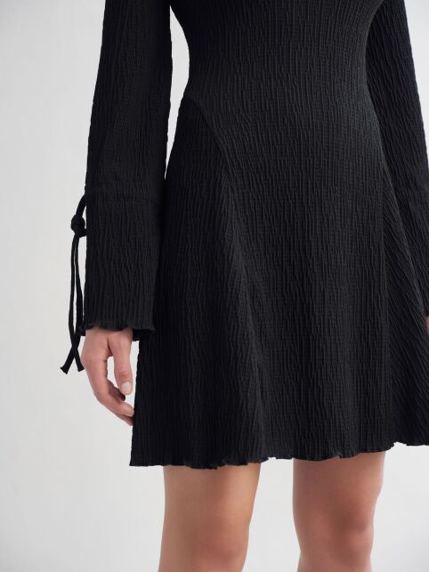 Платье с жатым эффектом и манжетами на завязке LPL 3238 Платье с жатым эффектом и манжетами на завязке LPL 3238 - купить в интернет-магазине Conte