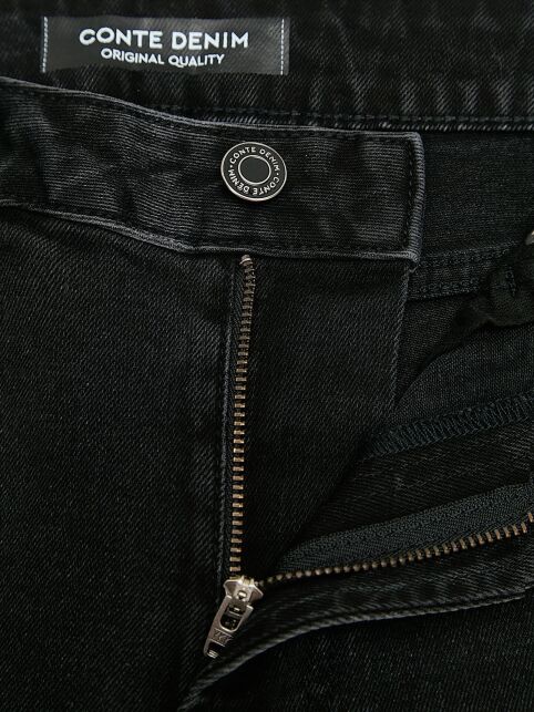 Чёрные джинсы slim с эффектом потёртостей из eco-friendly денима CON-790 - купить в интернет-магазине Conte
