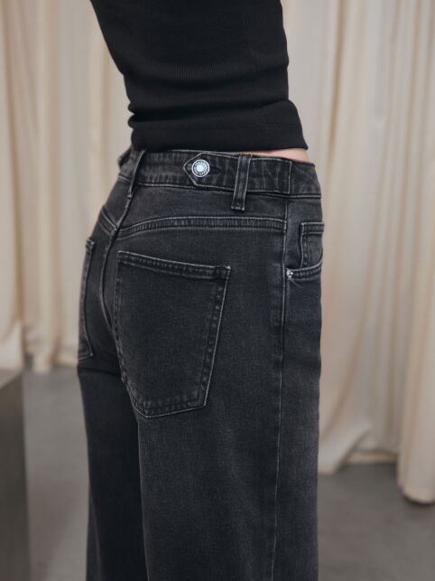 Чёрные джинсы straight с декоративными патами СON-797 - купить в интернет-магазине Conte