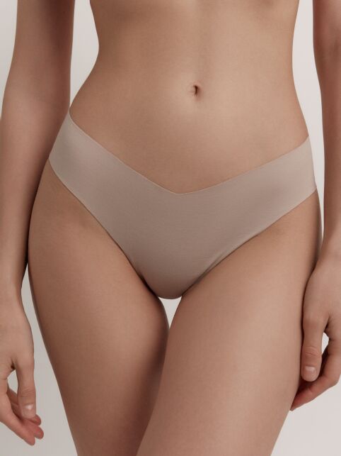Бесшовные Трусы "бразилиана" с V-образной линией талии INVISIBLE LBR 1226 - купить в интернет-магазине Conte