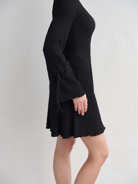 Платье с жатым эффектом и манжетами на завязке LPL 3238 Платье с жатым эффектом и манжетами на завязке LPL 3238 - купить в интернет-магазине Conte