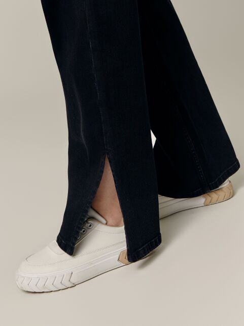 Черные джинсы straight из eco-friendly денима с разрезами по бокам CON-717 - купить в интернет-магазине Conte