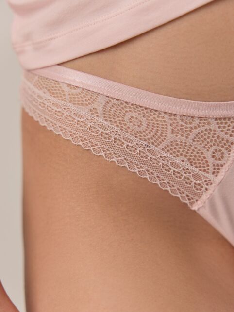 Трусы «бразилиана» из фактурного кружева и хлопка LACE TWIST LBR 1989 - купить в интернет-магазине Conte