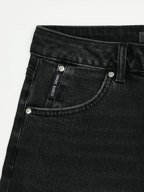Чёрные джинсы slim с эффектом потёртостей из eco-friendly денима CON-790 - купить в интернет-магазине Conte