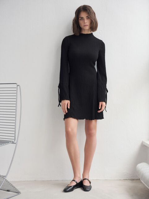 Платье с жатым эффектом и манжетами на завязке LPL 3238 Платье с жатым эффектом и манжетами на завязке LPL 3238 - купить в интернет-магазине Conte