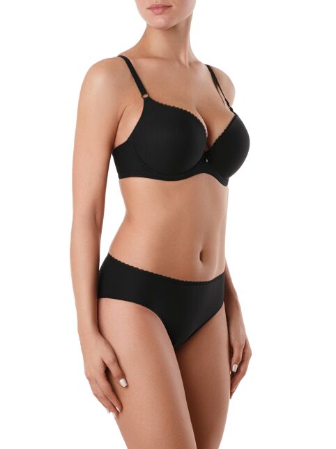 Бюстгальтер push-up на каркасах WEEKEND RB 0004 Бюстгальтер push-up на каркасах WEEKEND RB 0004 - купить в интернет-магазине Conte