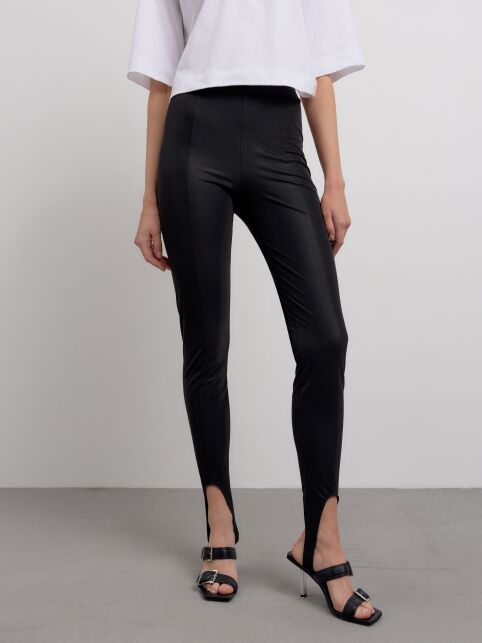 Леггинсы с полиуретановым покрытием и со штрипками LLG 2828 - купить в интернет-магазине Conte