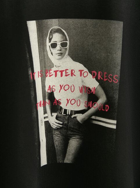 Лонгслив из хлопка с рисунком «It is better to dress» LD 3287 Лонгслив из хлопка с рисунком «It is better to dress» LD 3287 - купить в интернет-магазине Conte